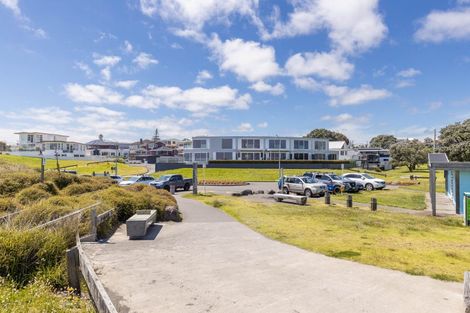 Photo of property in Weekeston Apartments, 2a Nobs Line, Strandon, New Plymouth, 4312