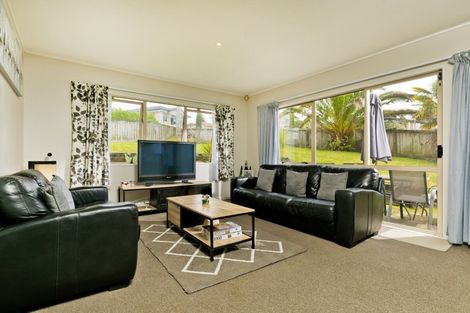Photo of property in 6 San Pedro Place, Henderson, Auckland, 0612