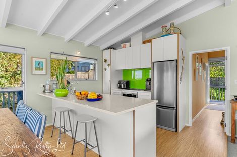 Photo of property in 23 Oxford Street, Whakapirau, 0583