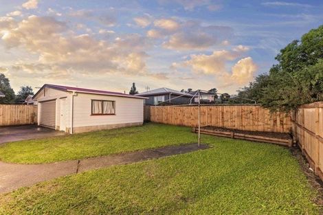 Photo of property in 28 Tomintoul Place, Highland Park, Auckland, 2010