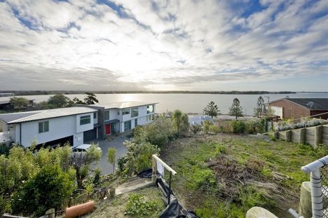 Photo of property in 24 The Brae, Mount Pleasant, Christchurch, 8081