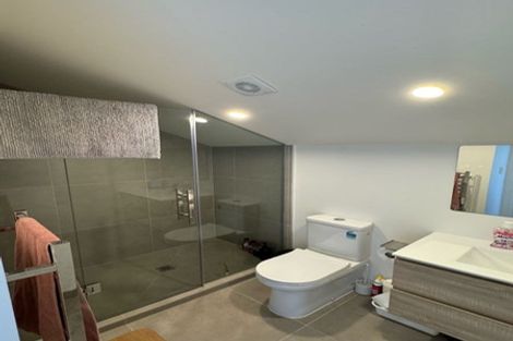 Photo of property in 3/8 Chivalry Road, Glenfield, Auckland, 0629