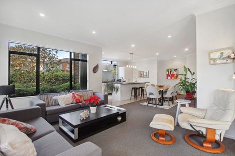 Photo of property in 22 Midhurst Avenue, Henderson, Auckland, 0612