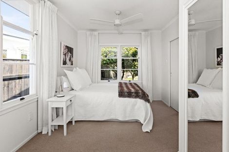 Photo of property in 28 Tauroa Road, Havelock North, 4130