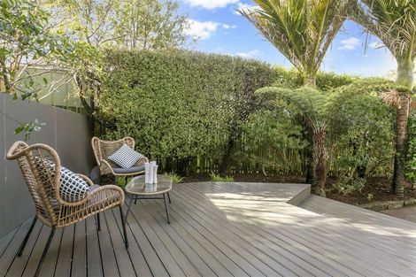 Photo of property in 1/8 Tallington Crescent, Torbay, Auckland, 0630