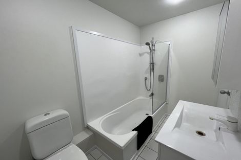 Photo of property in 11/30 John Jennings Drive, Oteha, Auckland, 0632