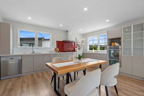 Photo of property in 28 Cockayne Crescent, Sunnynook, Auckland, 0620