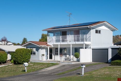 Photo of property in 7 Reeves Road, Acacia Bay, Taupo, 3330
