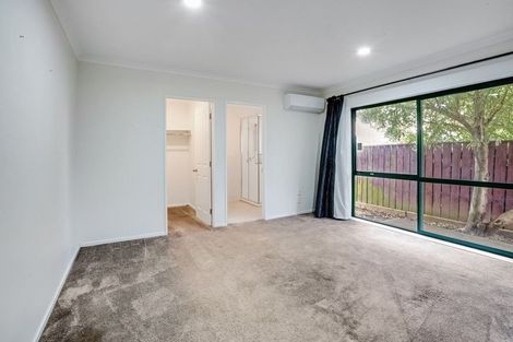Photo of property in 17 Glenveagh Park Drive, Weymouth, Auckland, 2103