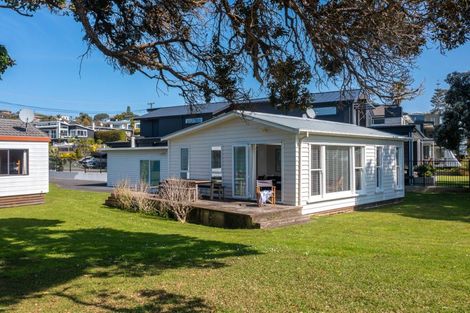 Photo of property in 68 Tindalls Bay Road, Tindalls Beach, Whangaparaoa, 0930