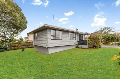 Photo of property in 2/38 Barrys Road, Glendene, Auckland, 0602