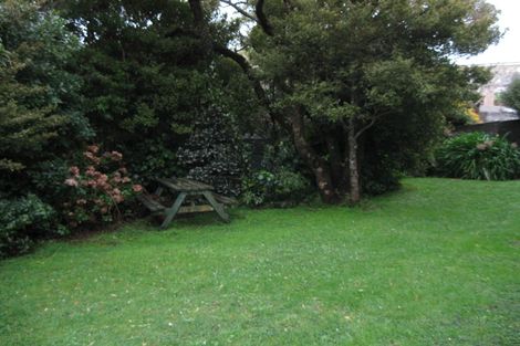 Photo of property in 215 Dowse Drive, Maungaraki, Lower Hutt, 5010