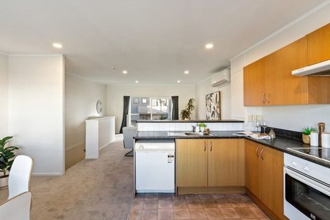 Photo of property in 17/3 Kelvin Grove, Te Aro, Wellington, 6011