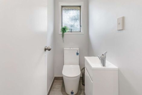 Photo of property in 2/42 Raleigh Road, Northcote, Auckland, 0627