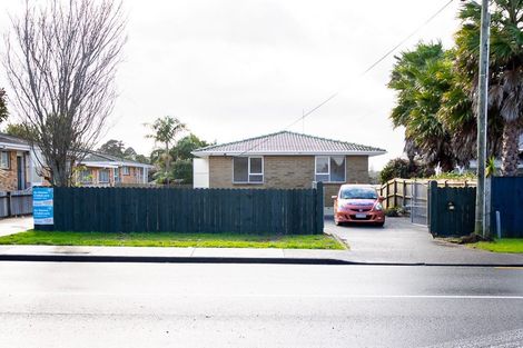 Photo of property in 1/191 Don Buck Road, Massey, Auckland, 0614