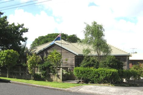 Photo of property in 36a Parr Terrace, Castor Bay, Auckland, 0620