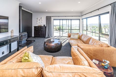 Photo of property in 1 Shakespeare Road, Bastia Hill, Whanganui, 4500