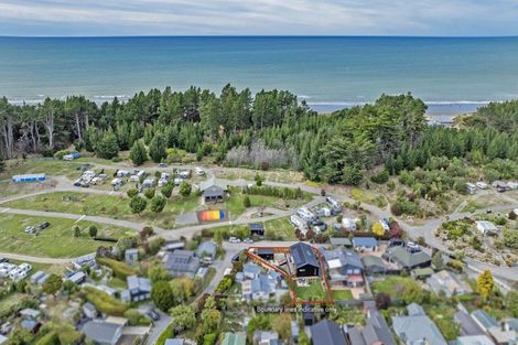 Photo of property in 5 Beach Crescent, Waikuku Beach, 7473