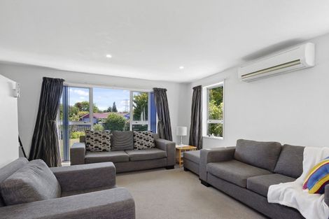 Photo of property in 2 Kahukura Road, Hei Hei, Christchurch, 8042