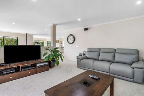 Photo of property in 9 Barry Curtis Place, Levin, 5510