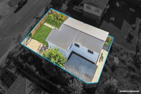 Photo of property in 13 Cedar Heights Avenue, Massey, Auckland, 0614