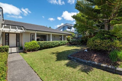 Photo of property in 20 Ronald Macken Place, Windsor Park, Auckland, 0632