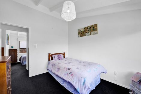 Photo of property in 10 Kamahi Avenue, Hawera, 4610