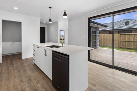 Photo of property in 71 Kaurinui Crescent, One Tree Point, 0118