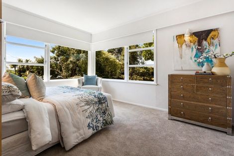 Photo of property in 32 Knights Road, Rothesay Bay, Auckland, 0630