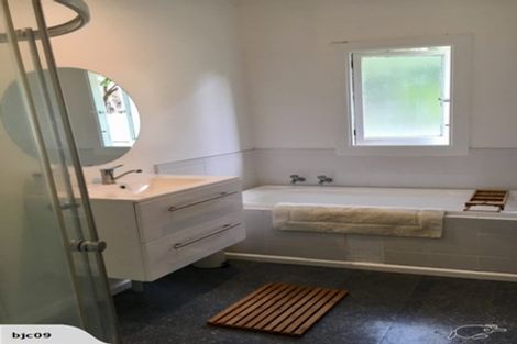 Photo of property in 9 Davies Lane, New Plymouth, 4310