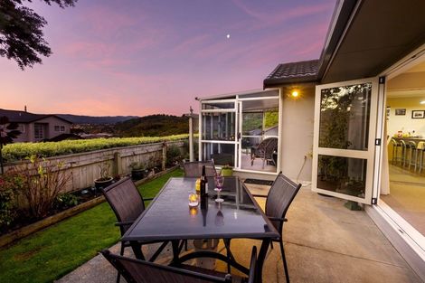 Photo of property in 48 King Charles Drive, Kingsley Heights, Upper Hutt, 5018