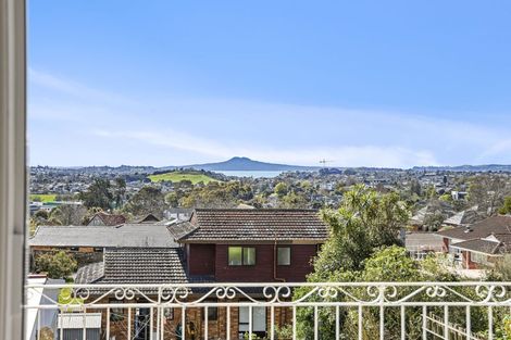 Photo of property in 73 Bradbury Road, Botany Downs, Auckland, 2010