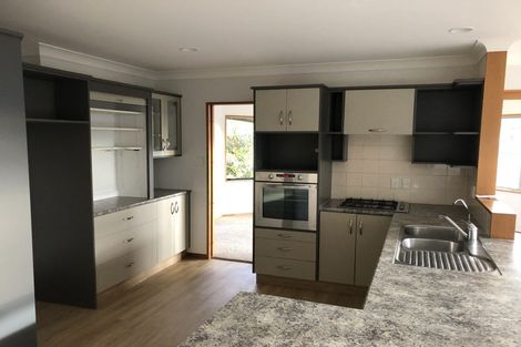 Photo of property in 18 Ruapehu Drive, Fitzherbert, Palmerston North, 4410