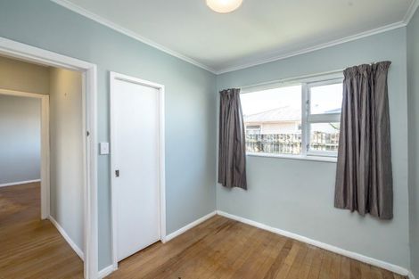 Photo of property in 15 Woodward Street East, Featherston, 5710