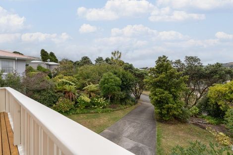 Photo of property in 5 Lane Crescent, Tawa, Wellington, 5028