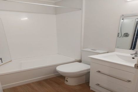 Photo of property in 2/93a Kelburn Parade, Kelburn, Wellington, 6012