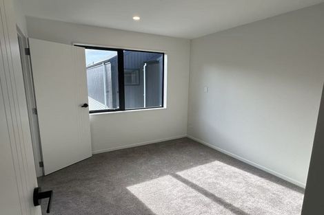Photo of property in 6d Glennandrew Drive, Half Moon Bay, Auckland, 2012
