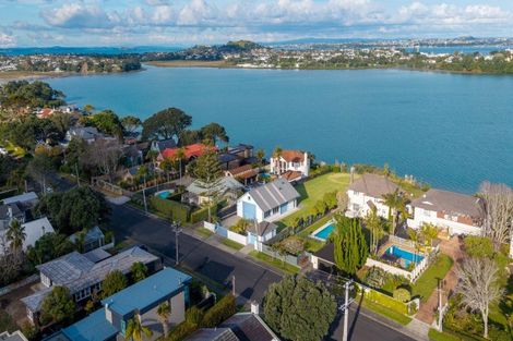 Photo of property in 9 Norwood Road, Bayswater, Auckland, 0622