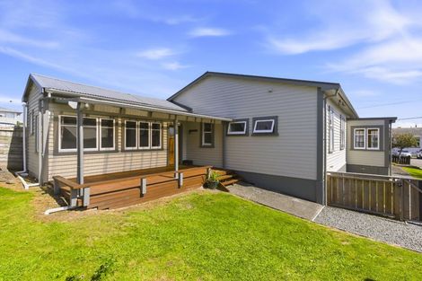 Photo of property in 42 Hinemoa Street, Paraparaumu, 5032
