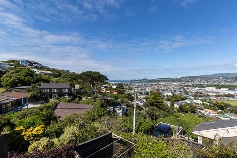 Photo of property in 131 Seatoun Heights Road, Miramar, Wellington, 6022