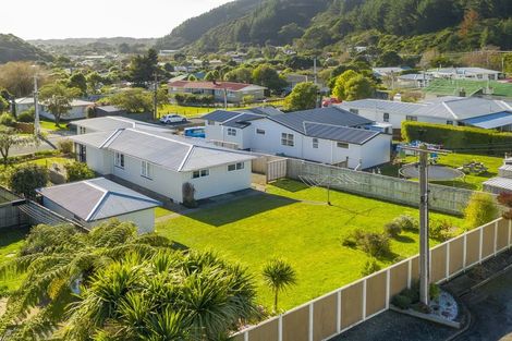 Photo of property in 46 Kaitawa Crescent, Paraparaumu, 5032