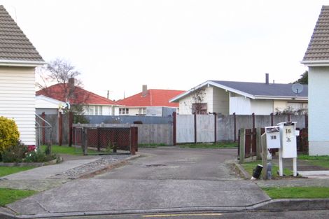 Photo of property in 18 Belfast Place, Roslyn, Palmerston North, 4414