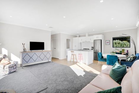 Photo of property in 7 Manatu Lane, Inglewood, 4330