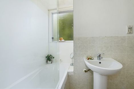 Photo of property in 8b Montgomery Crescent, Clouston Park, Upper Hutt, 5018