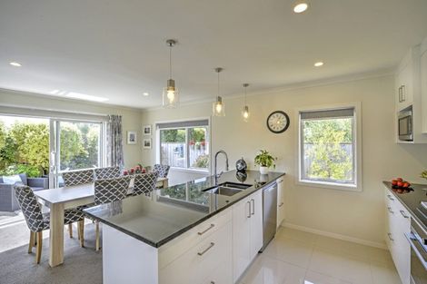 Photo of property in 62 Feist Street, Carterton, 5713