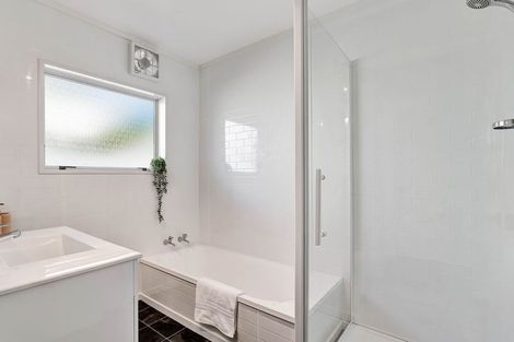 Photo of property in 6 Renown Place, Spotswood, New Plymouth, 4310