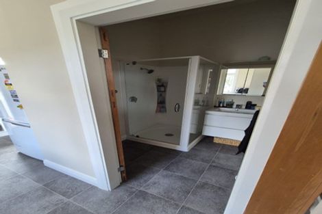 Photo of property in 17 Apu Crescent, Lyall Bay, Wellington, 6022