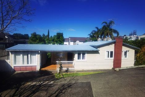 Photo of property in 16a Commodore Parry Road, Castor Bay, Auckland, 0620