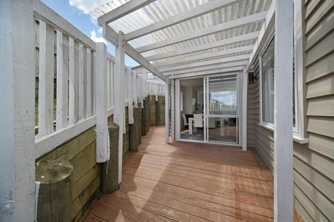 Photo of property in 116 Keri Vista Rise, Papakura, 2110