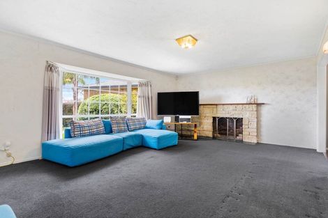Photo of property in 13 Delisle Place, Windsor Park, Auckland, 0632